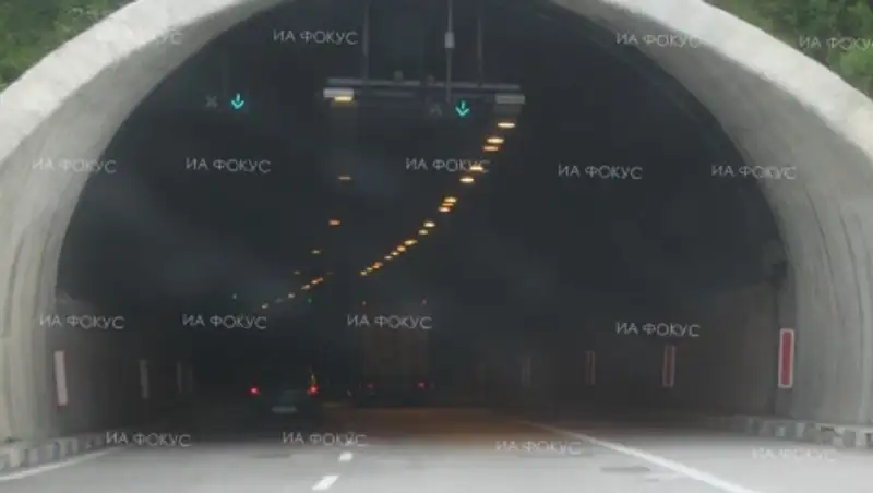 В Болгарии в тоннеле столкнулось 50 автомобилей, погибли два человека