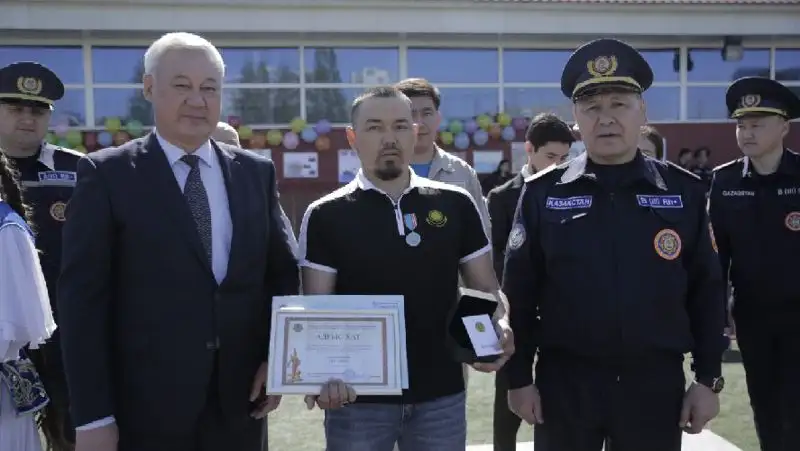 Спасение малышки в Нур-Султане: награжден второй мужчина