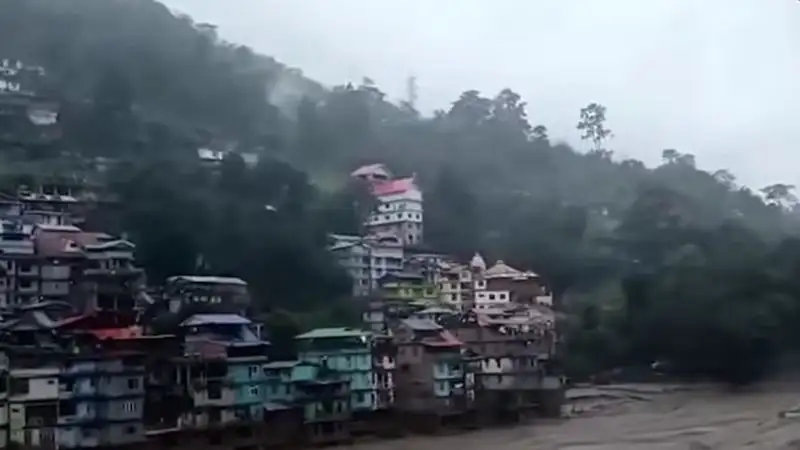 Страшное наводнение в Индии: 14 погибших, более 100 пропавших