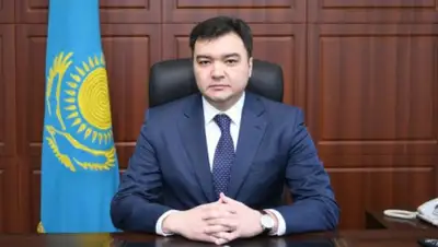 otyrar.kz, фото - Новости Zakon.kz от 10.04.2019 14:48