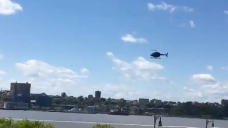 Падение вертолета в Гудзон попало на видео