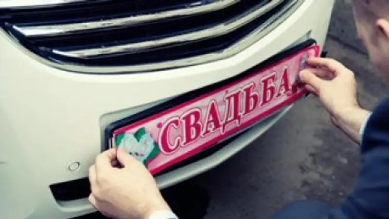 Какими штрафами наказываются излюбленные нарушения свадебными кортежами