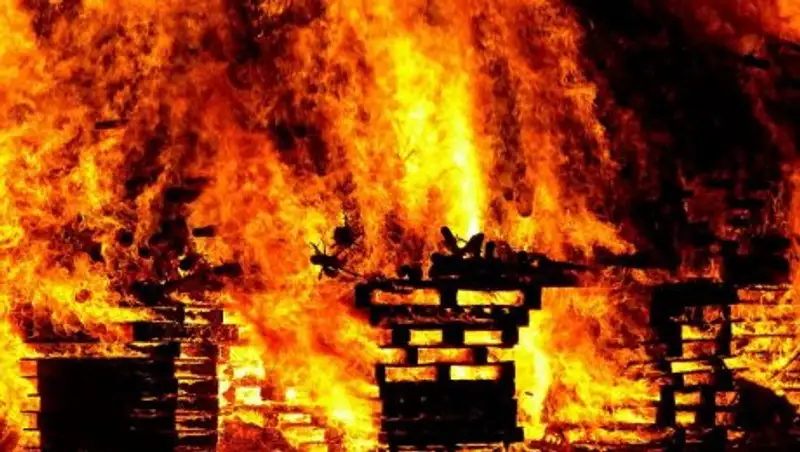 17-летний карагандинец вынес из горящего дома двух соседей