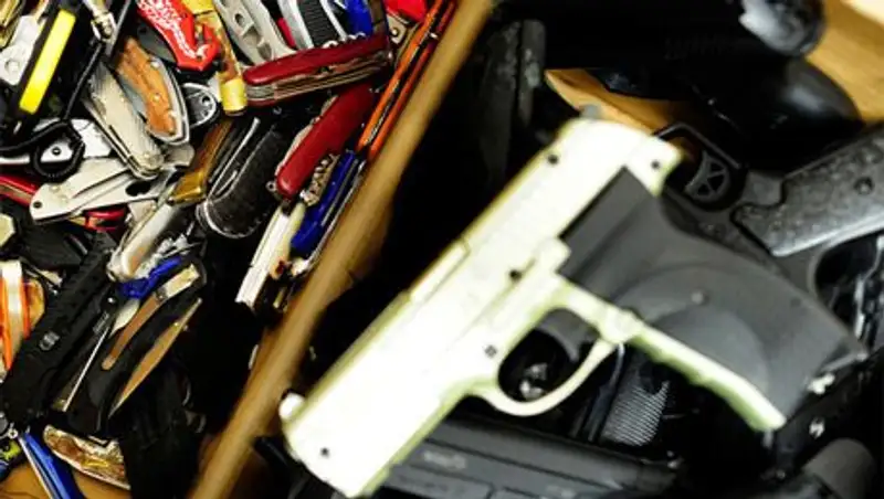 Американские школьники за год пронесли в школу более 1200 единиц оружия