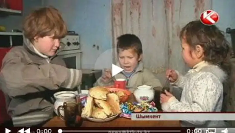 Жительница Шымкента заявляет, что учителя угрожают забрать у нее детей и сдать их в детдом