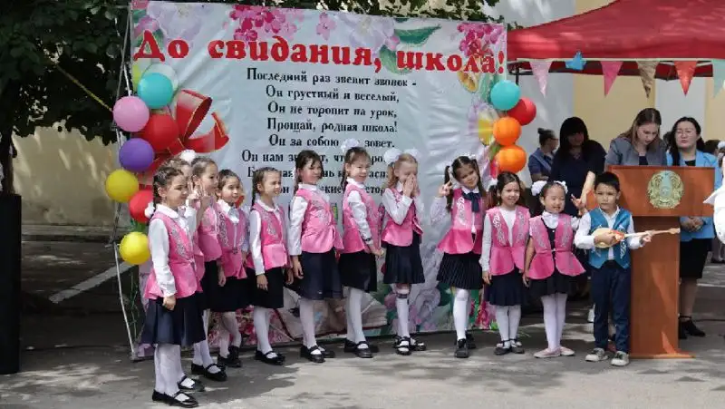 Последний звонок: рекордный показатель по численности школьников отметили в Казахстане