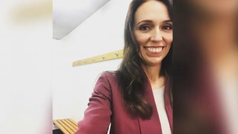 Премьера Новой Зеландии доставили в больницу рожать