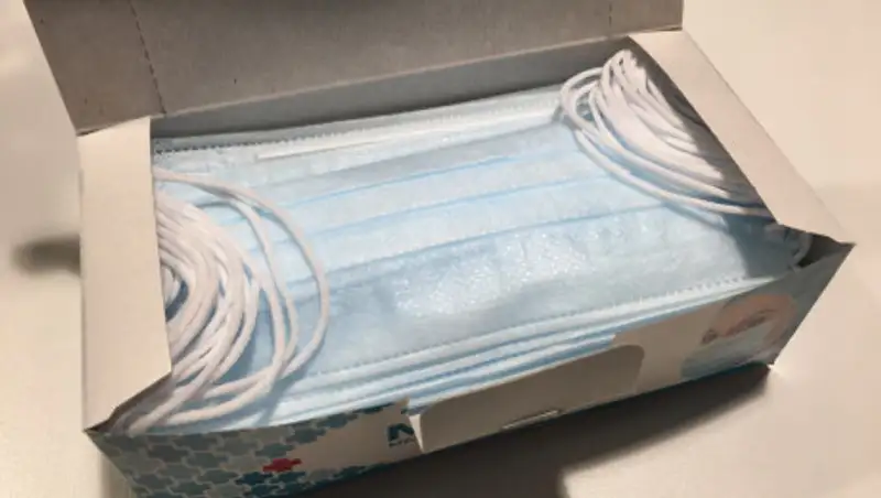 Facebook запретил рекламу медицинских масок