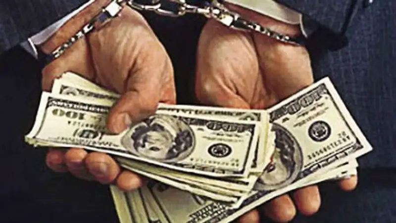 Сотрудники алматинского департамента госдоходов вымогали крупную сумму за несуществующий штраф