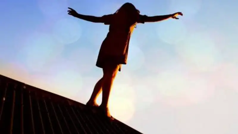 Девушка пыталась спрыгнуть с моста в Алматы