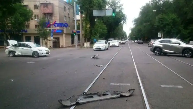 В результате тройного ДТП в Алматы пострадал 5-летний ребенок