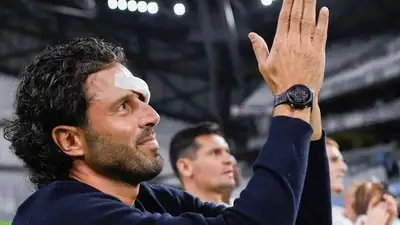 Фанаты "Марселя" разбили голову наставнику "Лиона", фото - Новости Zakon.kz от 30.10.2023 16:07