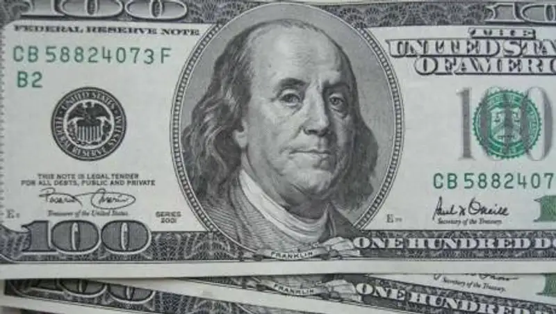Курс доллара начал расти на торгах