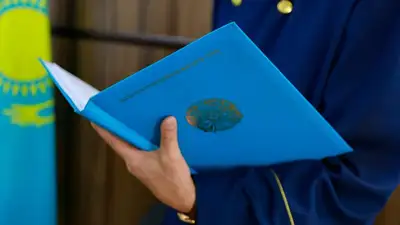 Пожар в Аманкарагае: экс-главу Басаманского лесхоза освободили в зале суда, фото - Новости Zakon.kz от 24.08.2023 12:31