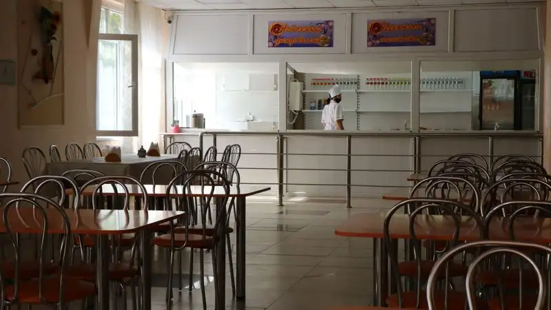 Школьные столовые обязали создать условия ученикам, приносящим еду с собой