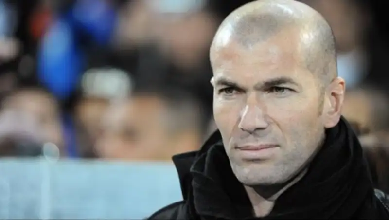 Зидан намерен покинуть дубль «Реала» и возглавить клуб примеры