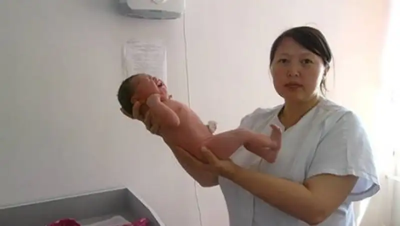 "100 новых лиц Казахстана": История о подвиге обычного сельского доктора