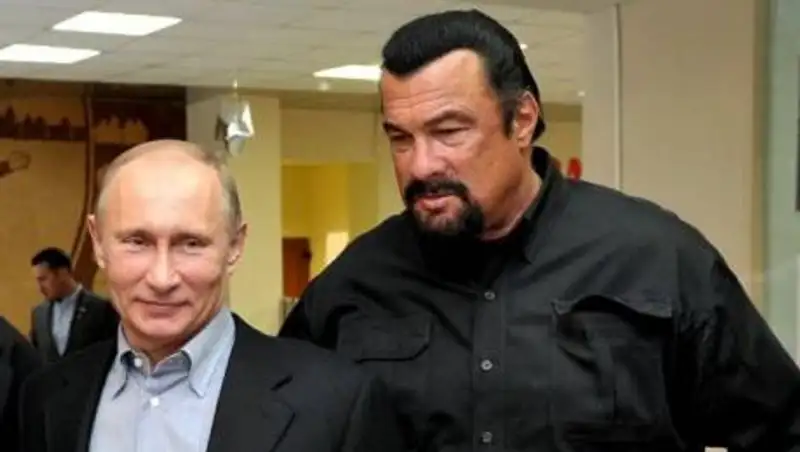 Стивен Сигал официально вступил в партию "Справедливая Россия - За правду"