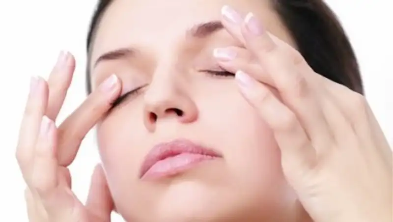 Как стресс и усталость могут привести к спазму век