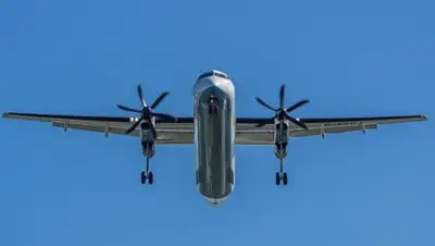 CC BY 2.0 / Frans Berkelaar / Bombardier Dash 8 Q400, фото - Новости Zakon.kz от 11.08.2018 11:30