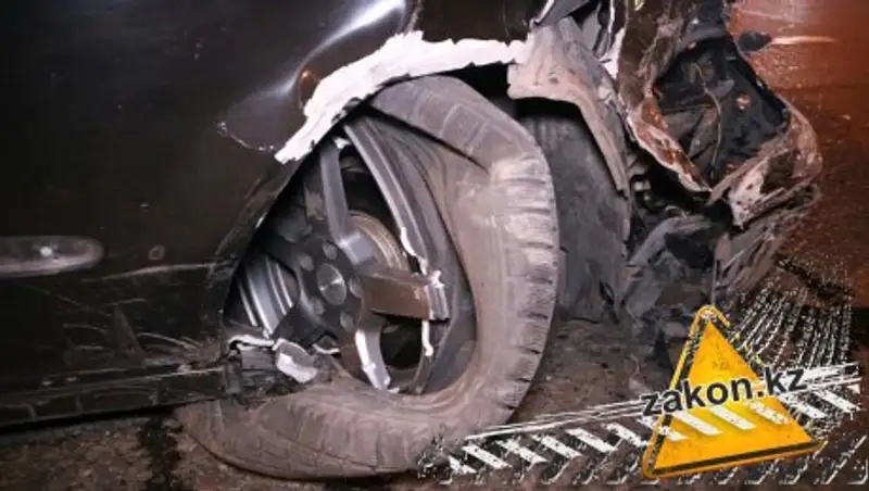 В Алматы «трезвый водитель» разбил машину клиента
