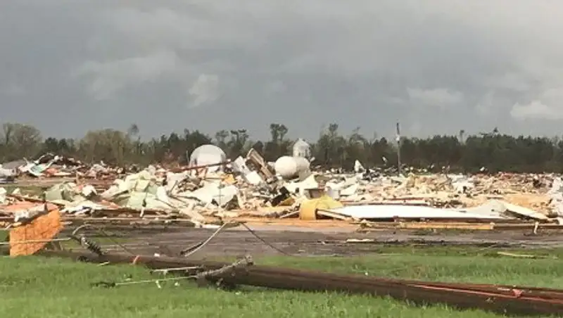 25 жителей США пострадали из-за сильного торнадо