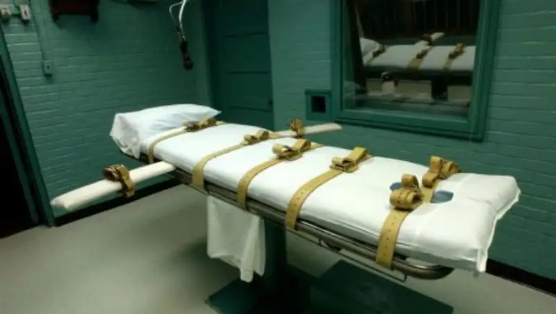 В Казахстане обсуждают отмену моратория на смертную казнь для террористов 