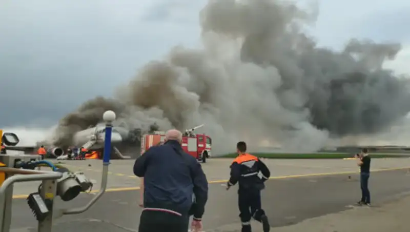 Опубликована расшифровка переговоров пилотов SSJ-100 с диспетчерами