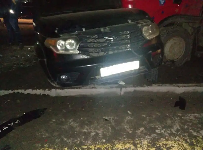 внедорожник и грузовик столкнулись в Талдыкоргане, фото - Новости Zakon.kz от 25.02.2023 12:56