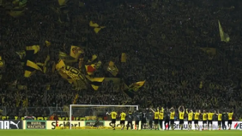 Два болельщика дортмундской «Боруссии» умерли во время матча чемпионата Германии