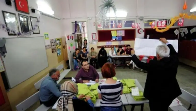 ЦИК Турции: правящая партия побеждает на парламентских выборах