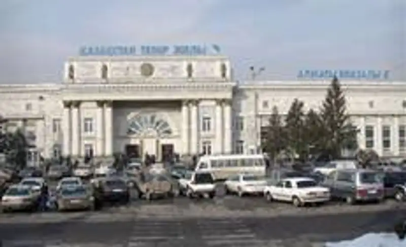 В Алматы из здания железнодорожного вокзала похищен платежный терминал, фото - Новости Zakon.kz от 08.12.2011 17:05