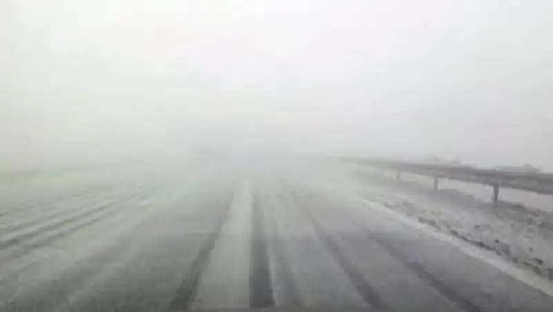 В ряде областей Казахстана ограниченно движение транспорта на автотрассах