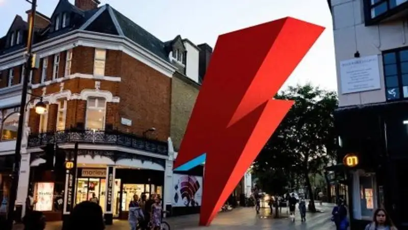 В Великобритании открыт первый в мире памятник Дэвиду Боуи