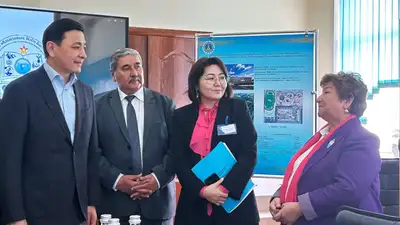 Трехсменные школы, дефицит кадров и развитие подсобных хозяйств: Алтай Кульгинов посетил Алматинскую область, фото - Новости Zakon.kz от 10.04.2023 17:52