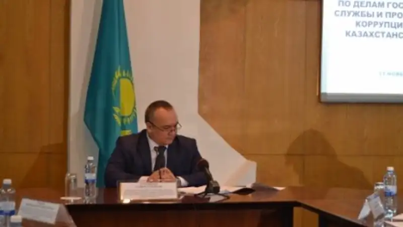 В СКО сельский аким заставлял подчиненных прислуживать своим гостям