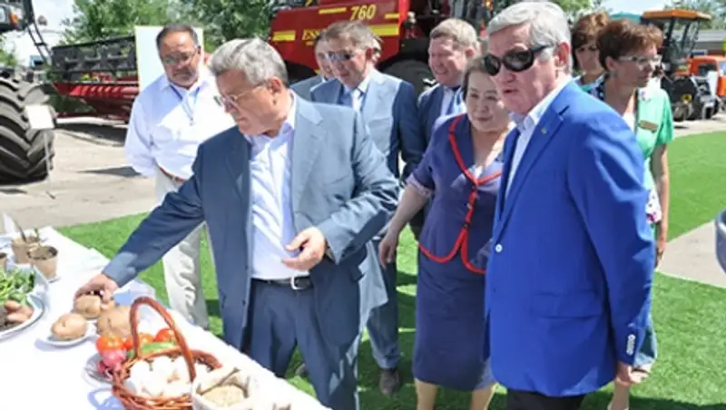 Сапарбаев ознакомился с дуальной системой обучения применяемой в Акмолинской области 