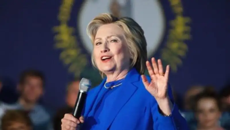 ФБР пока не выдали ордер на просмотр новых писем Клинтон