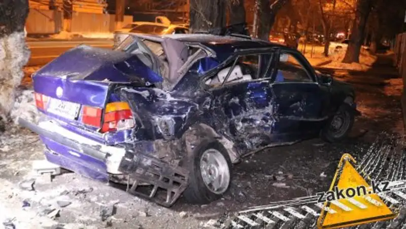 В крупном ДТП в Алматы серьезно пострадали 2 человека