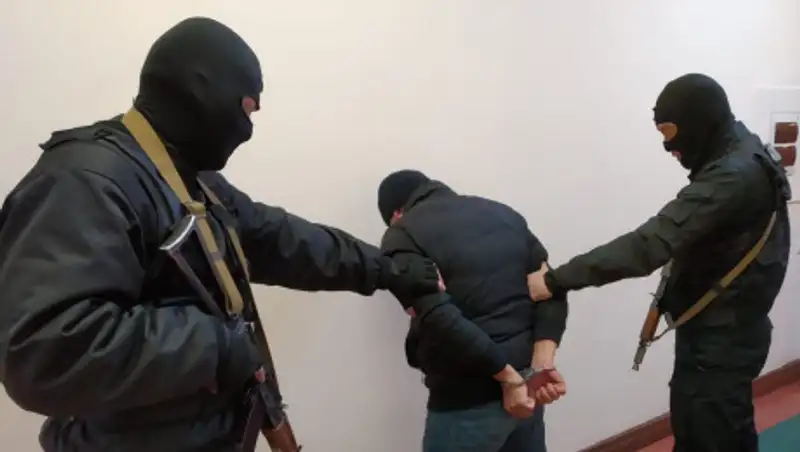 Сбежавший с оружием солдат задержан - МВД