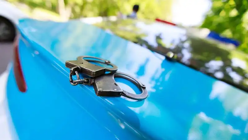 Житель Караганды до смерти избил знакомого и вынес его во двор