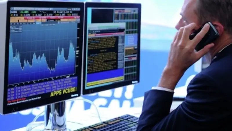 На утренних торгах KASE курс доллара снизился до 306,74