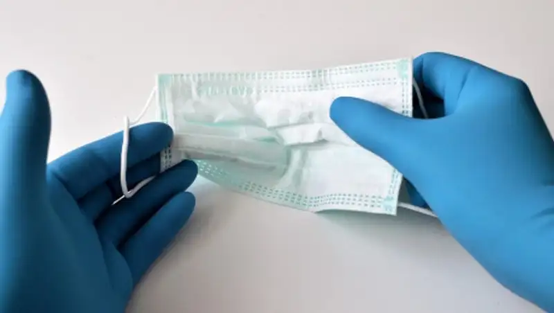 В Минздраве прокомментировали видео о штрафе за многоразовую маску