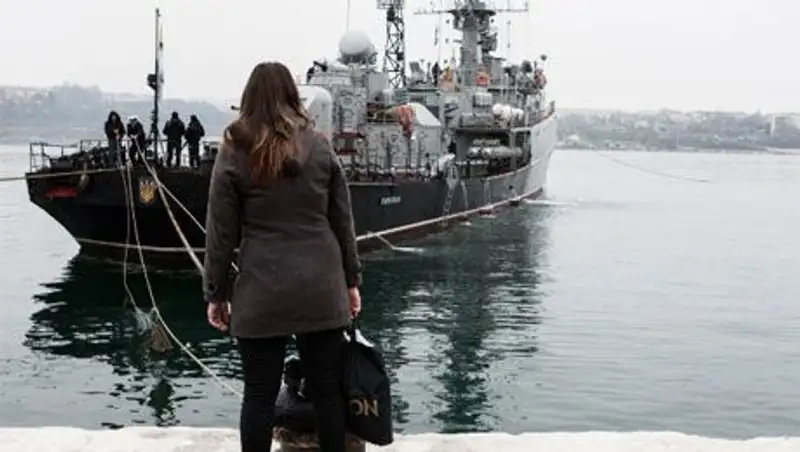 Россия и Украина договорились о выведении всех украинских кораблей и самолетов из Крыма