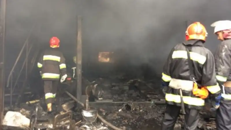 В Киеве произошел масштабный пожар со взрывами