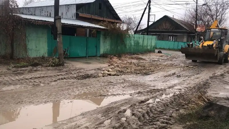 Грязевая блокада: как живут на окраине Алматы