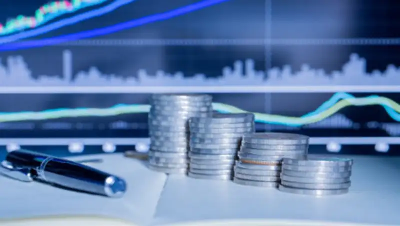 О возможных ценах на нефть и курсе доллара высказались эксперты