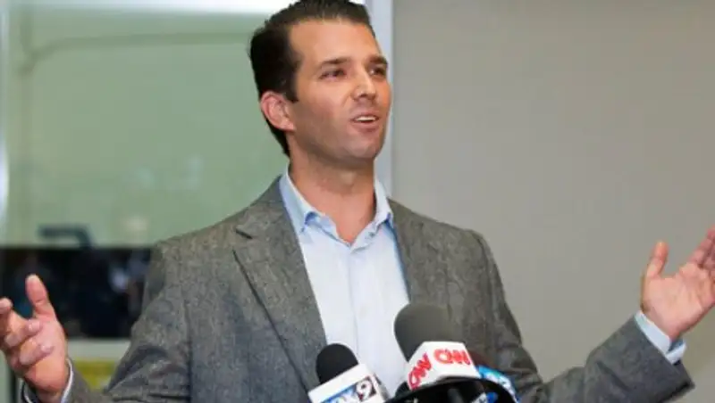 СМИ узнали о желании сына Трампа получить компромат на Клинтон из России