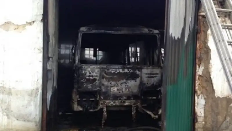 Два автобуса сгорели в результате пожара в автопарке в Кокшетау