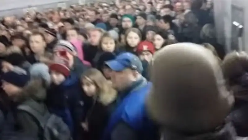 В Сети появилось видео сильной давки на станции «Тульской» московского метро